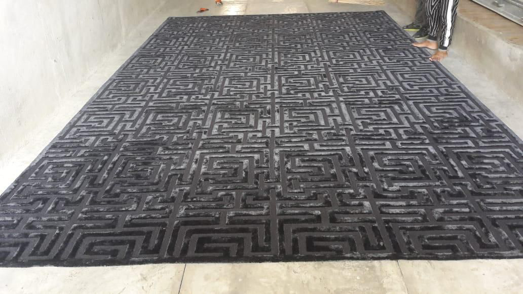 Black-Geometric-Luxe-Carpet